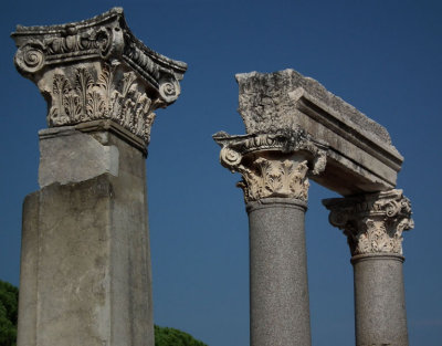 Ephesus_Agora_composite capitals