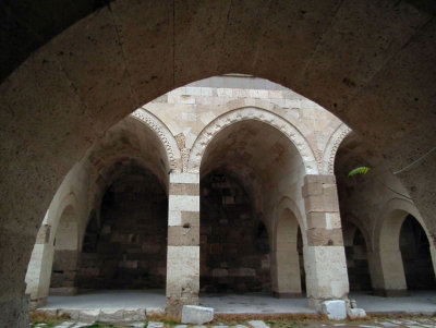 Sultanhan_Caravanserai_arches 