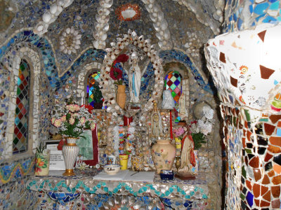 Les Vauxbelets_Little Chapel interior_made from millions of shells and broken pottery 
