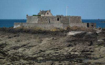 city walls_La Fort a La Reine