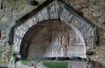 Harris_St Clements church_Alistair Macleods tomb reputedly with fruity carvings on left