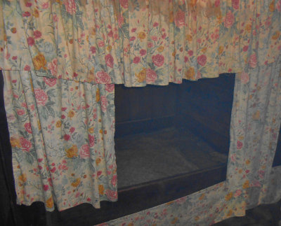 Lewis_Arnol_Black House bed