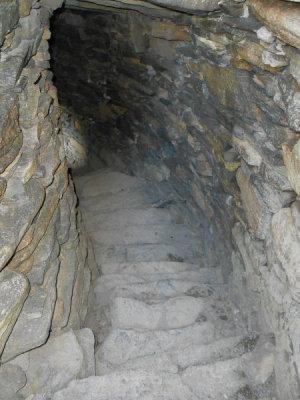 Lewis_Dun Carloway broch_staircase looking down from middle