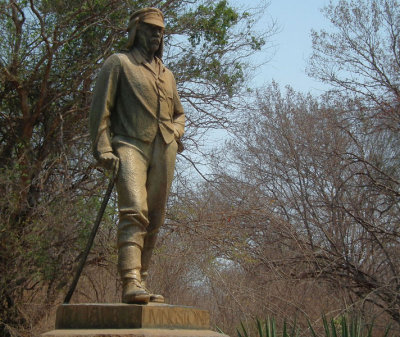 -Victoria Falls_David Livingstone traditional statue