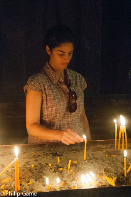 Lighting candles, Echmiadzin
