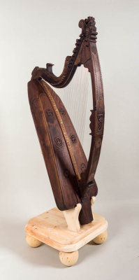 Fitzgerald Kildare harp. Weldon made this from reasearch he did on the original located in an Irish museum.