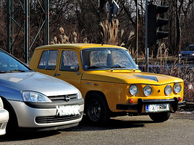 Yellow Renault 8 major   DSCN1676x22012016pb