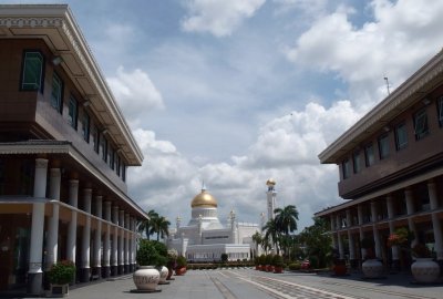 Yayasan Complex (mall) and Omar Ali Saifuddien Mosque