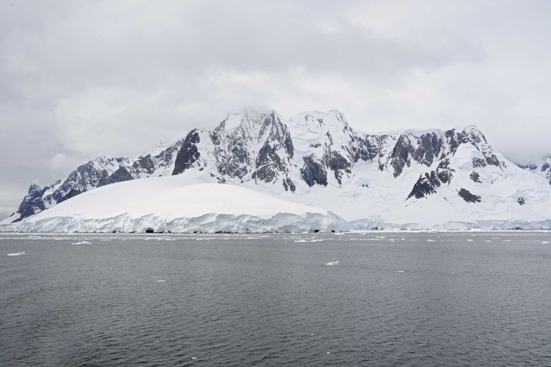 Mountains & Glaciers along the Lemaire Channel