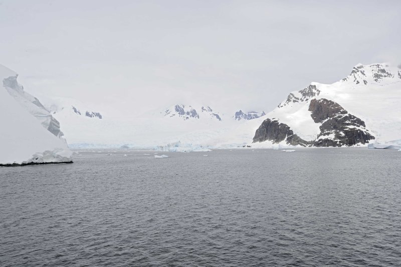 Mountains & Glaciers along the Lemaire Channel