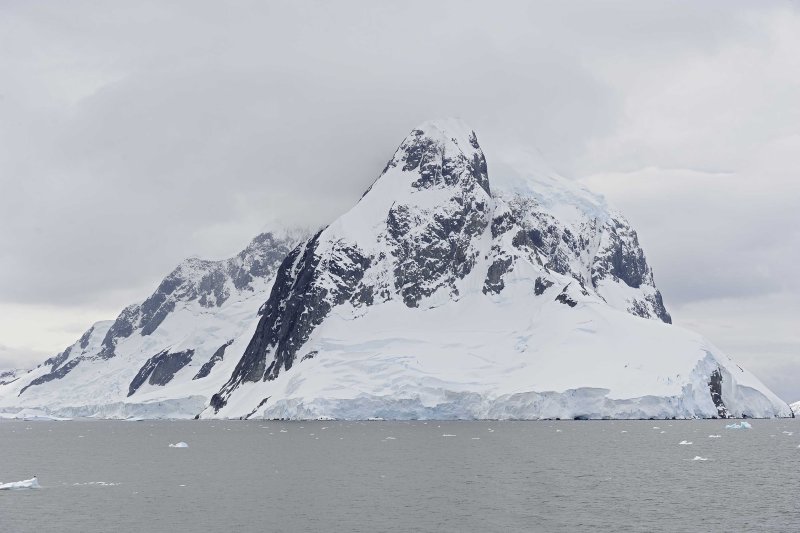Mountains & Glaciers along the Lemaire Channel