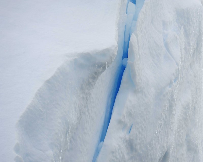 Slice of blue in an Iceberg