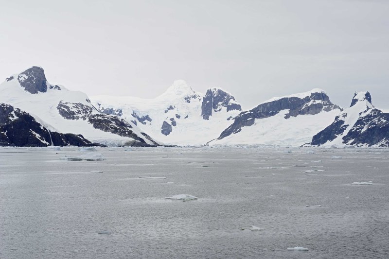 Mountains & Glaciers in Lemaire Channel