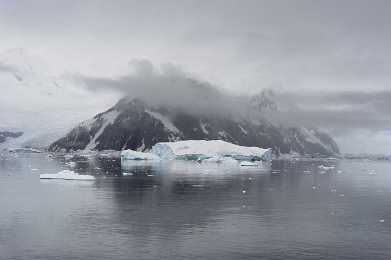 Iceberg in the Errera Channel