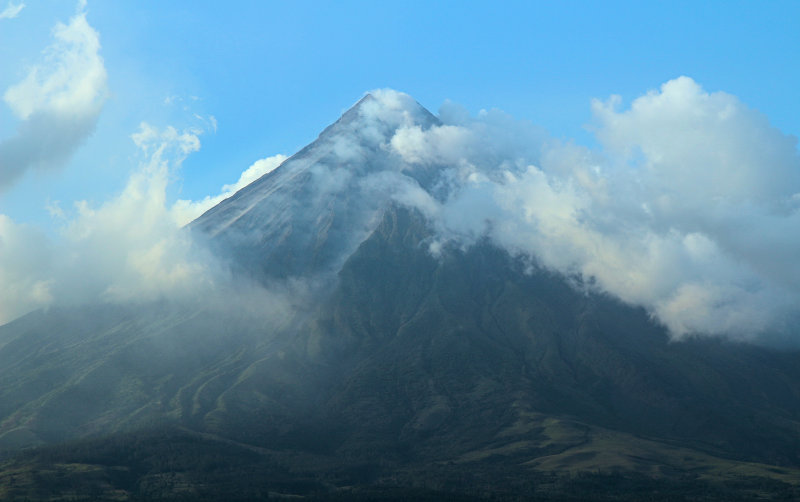 Mayon Volcano.jpg