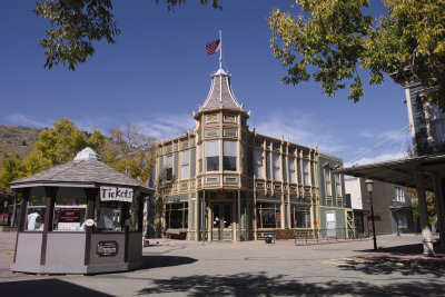 Building at Hertiage Square