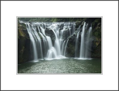 Pingxi Shifen Waterfall  (＋份瀑布)