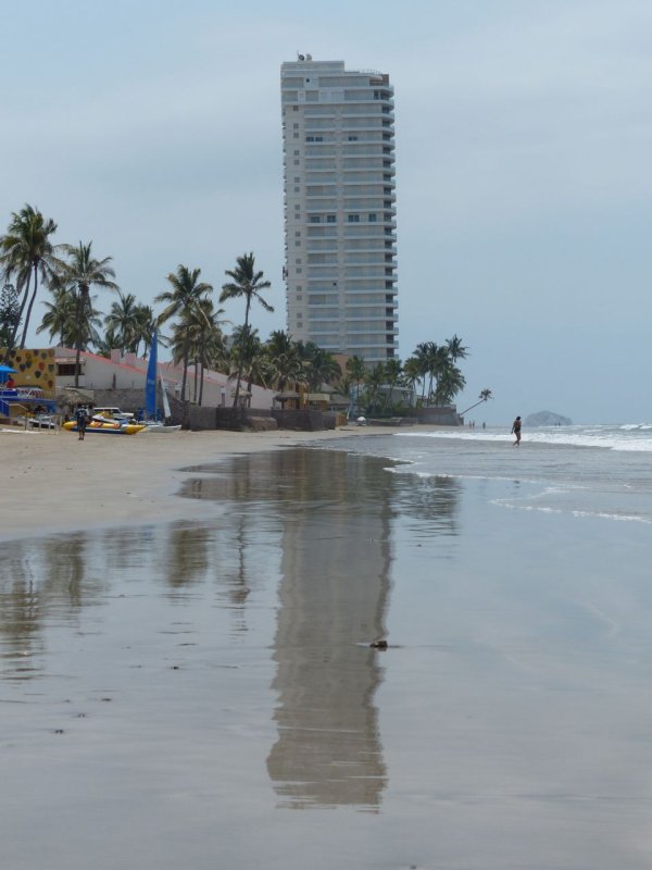 Playa Sabalo Tower Reflection
