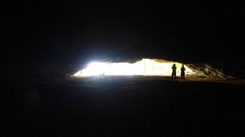 Tunnel at Tunnels Beach