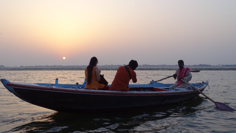 Photographing the sunrise on the Ganges