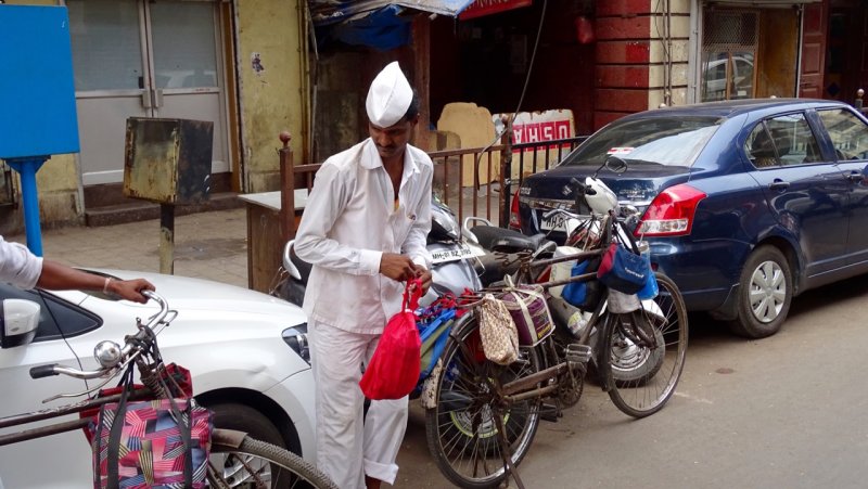 Dabbawala lunchbox delivery 