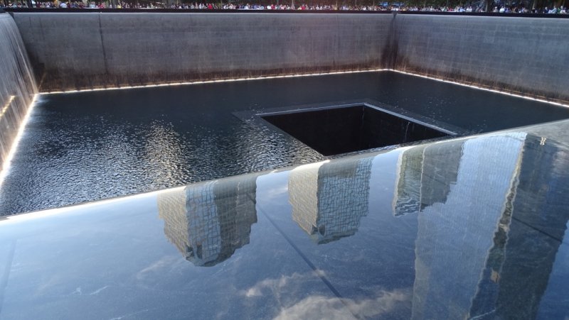 9/11 memorial reflecting pool