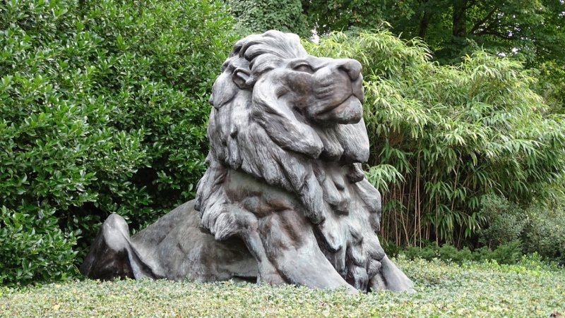 Lion Sculpture at National Zoo Entrance