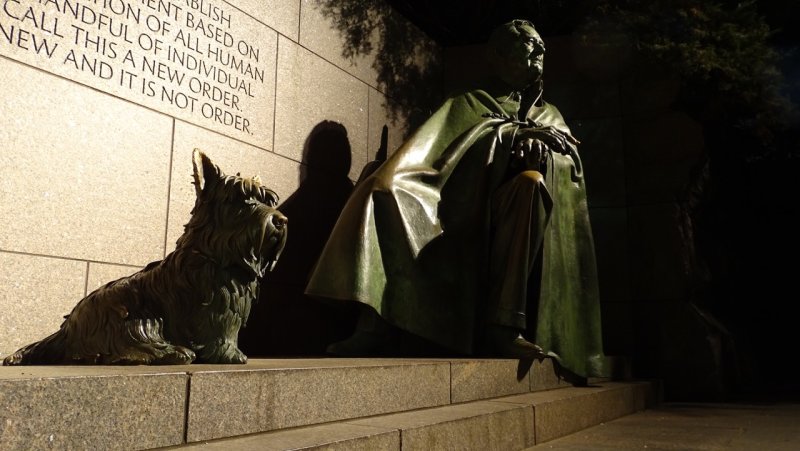 Franklin Delano Roosevelt Memorial at night