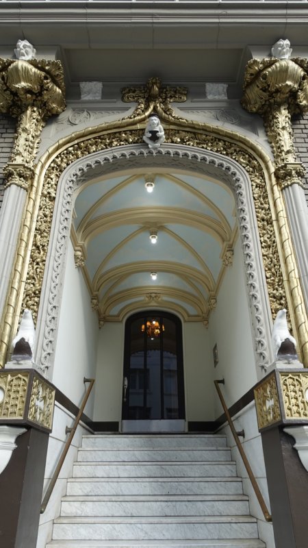 Mason Street Entryway