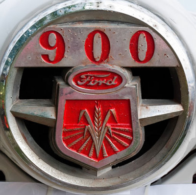 Ford 900 Emblem