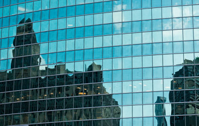 Distorted Reflections on Curved Bldg