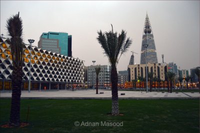 Faisaliyah Tower and new Library.jpg