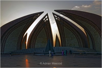 The Monument of Pakistan.jpg