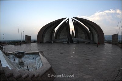 The Monument of Pakistan.jpg
