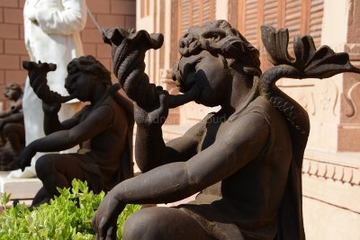 Sculptures in Mohatta Palace.jpg