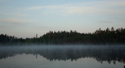 's morgens bij een meer/Sunrise near a lake