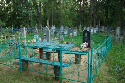 Begraafplaats in het bos/Cemetery in the forest