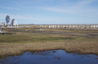 Begraafplaats Imaqsaun, buiten Barrow op de toendra/Cemetery Imaqsaun, outside Barrow on the Tundra 