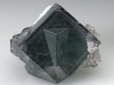 Fluorite penetration twin, 25 mm. Blackdene Mine, Weardale, Co Durham. Ex Arthur Scoble.