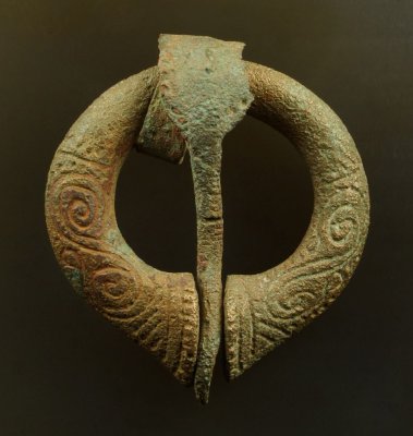 Viking age decorated pennanular brooch, 35 mm wide, 11th-12th C, Ladoga on the Russian trade route. 