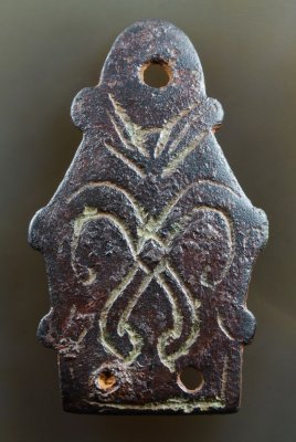 Beautiful example of the Urnes style (11th century). Two ribbon animals on 56 mm stirrup mount. AngloScandinavian, England.