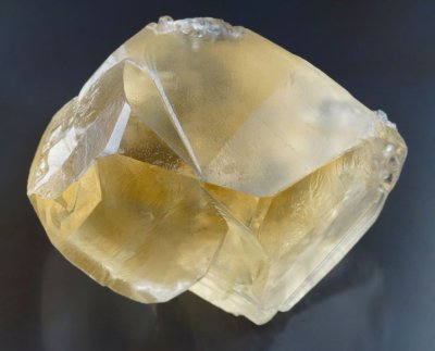 Calcite penetration twin, 5 cm gem, Sokolovskoe Iron Mine (Sokolovskiy Mine; Sokol'noye Mine), Kostanay Province, Kazakhstan.