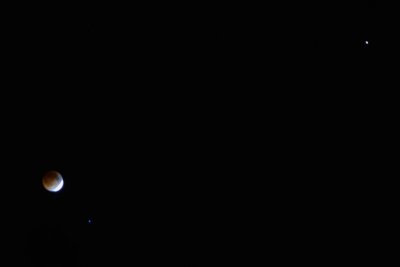 Blood moon partial spica mars.jpg