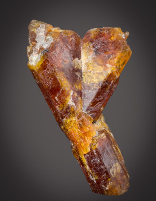 Kyanite twin, 4 cm, Nani Hill, Loliondo, Ngorongoro district, Arusha Region, Tanzania.