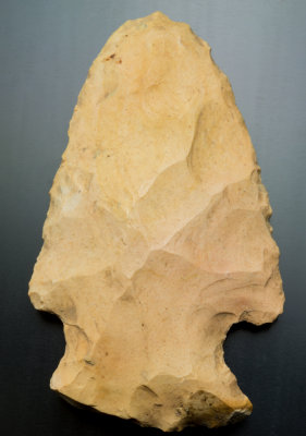 Ellis point in tan chert, 61 mm, found 1980s at Kentwood, Tangipahoa Parish, Louisiana, USA. 
