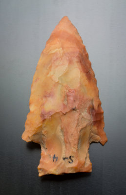 Epps point in tan chert, 47 mm, found 1980s at Kentwood, Tangipahoa Parish, Louisiana, USA. 