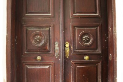 Another well worn door knob