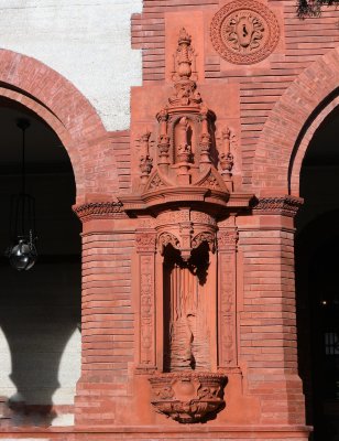 Wall detail in Flagler College courtyard