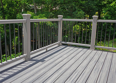 NEW TREX TRANSCEND DECK  -  ISLAND MISTCOLOR  DECKING  -  GRAVEL PATH COLOR  RAIL AND POSTS