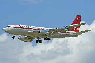 640px-Boeing_707-138B_Qantas_Jett_Clipper_Ella_N707JT.jpg